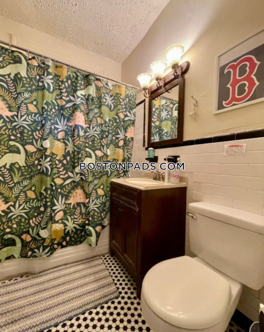 BROOKLINE- COOLIDGE CORNER - 4 Beds, 2 Baths - Image 13