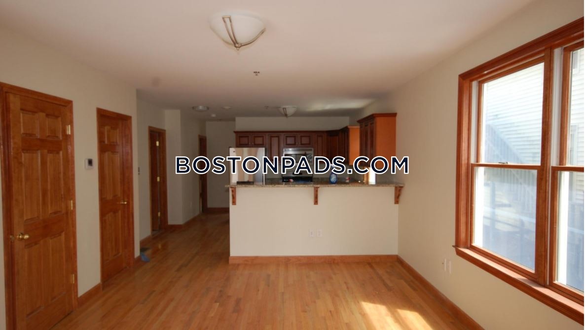 Boston - 4 Beds, 2 Baths