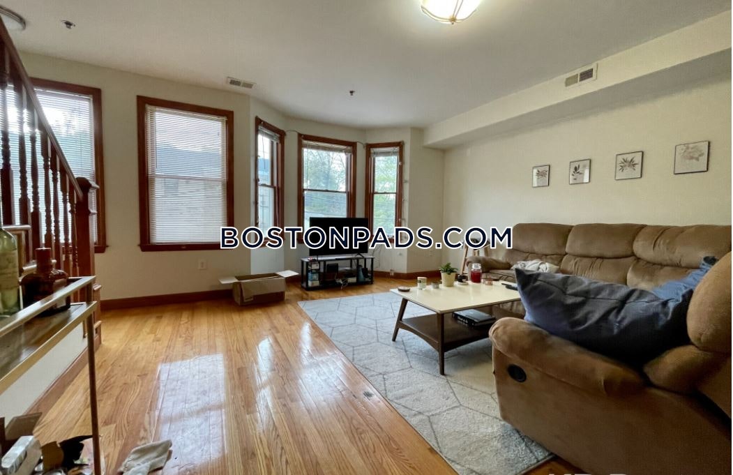 Boston - 4 Beds, 2 Baths