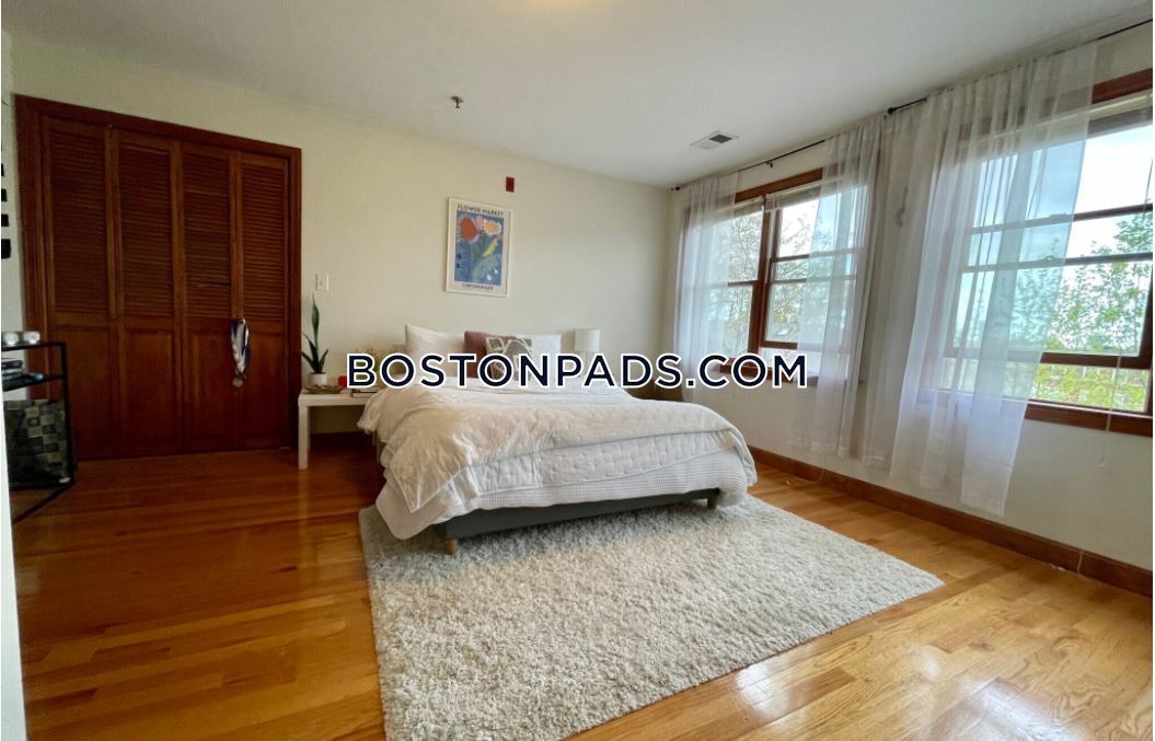Boston - 4 Beds, 2 Baths