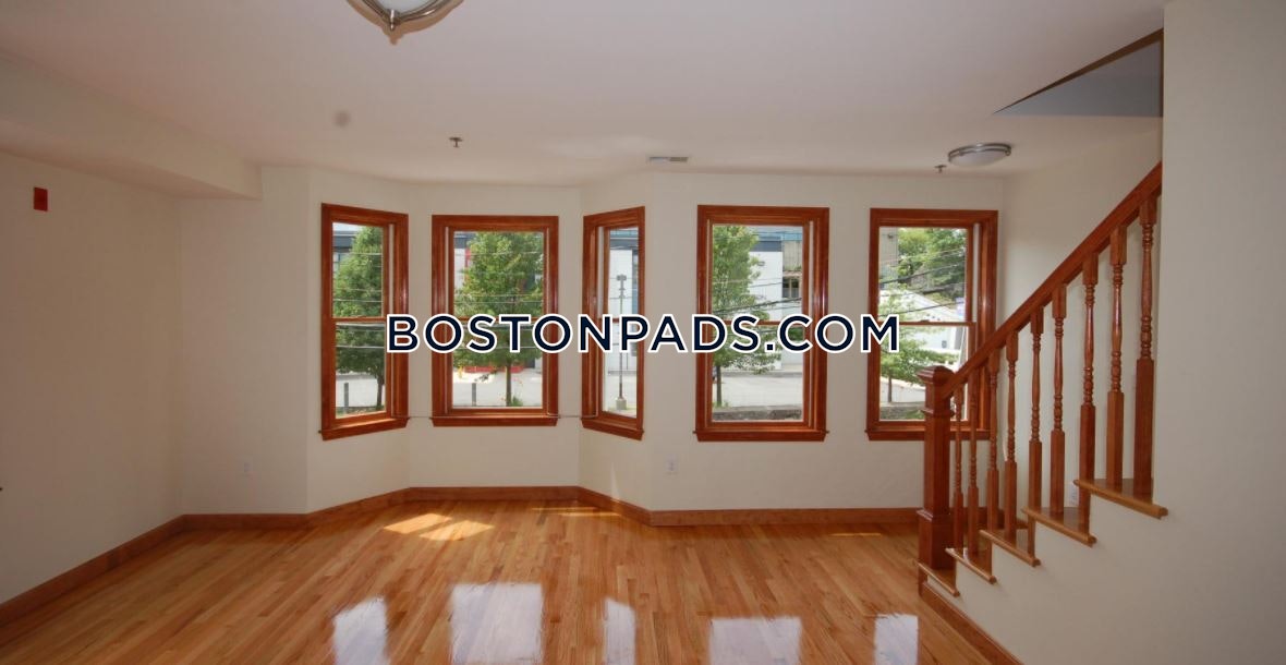 Boston - 4 Beds, 2 Baths