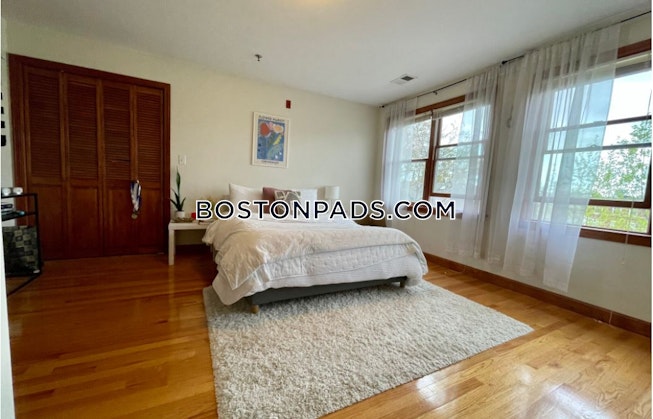 Boston - $5,400+ /mo
