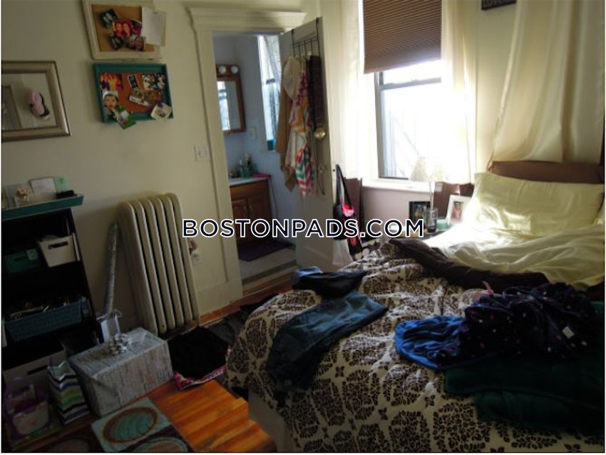 BOSTON - ALLSTON - 3 Beds, 1.5 Baths - Image 4