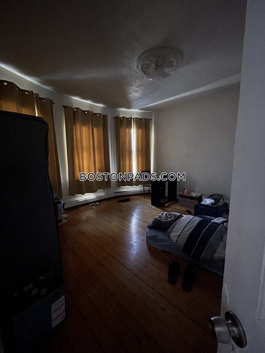 BOSTON - MISSION HILL - 3 Beds, 1 Bath - Image 1