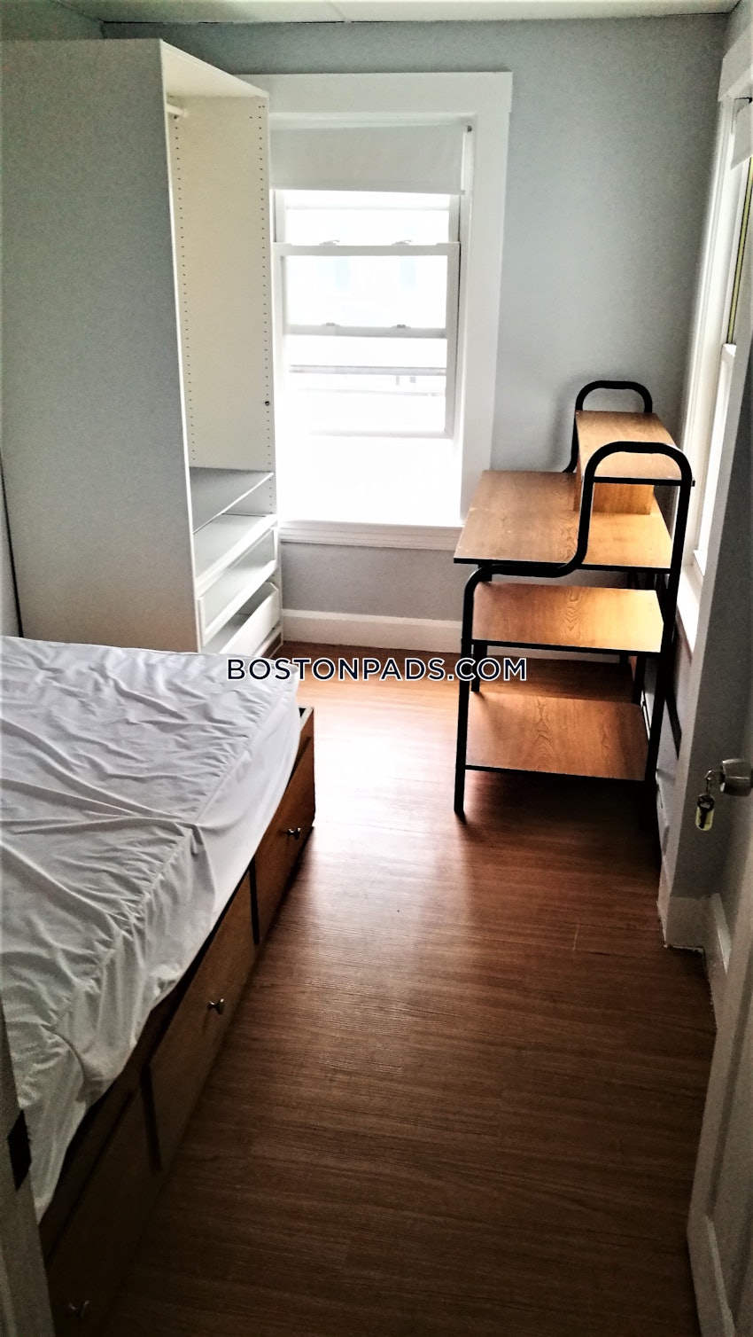 WALTHAM - 6 Beds, 2 Baths - Image 1