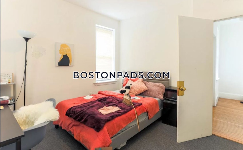 BOSTON - MISSION HILL - 4 Beds, 2 Baths - Image 4