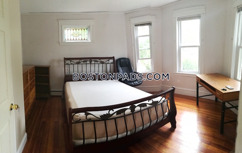 MEDFORD - TUFTS - 4 Beds, 2 Baths - Image 21