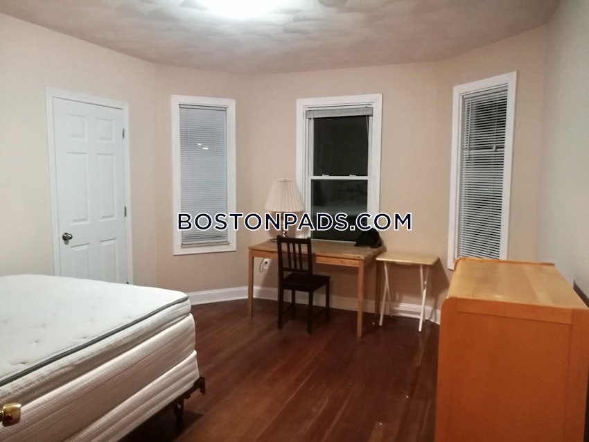 MEDFORD - TUFTS - 4 Beds, 2 Baths - Image 39