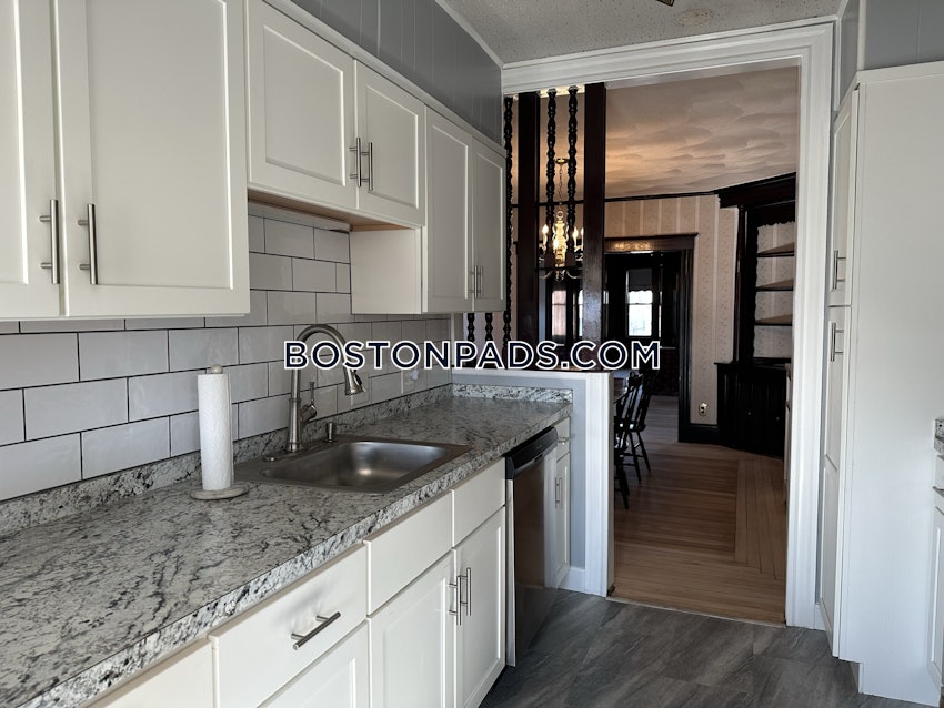 MEDFORD - TUFTS - 7 Beds, 2 Baths - Image 3