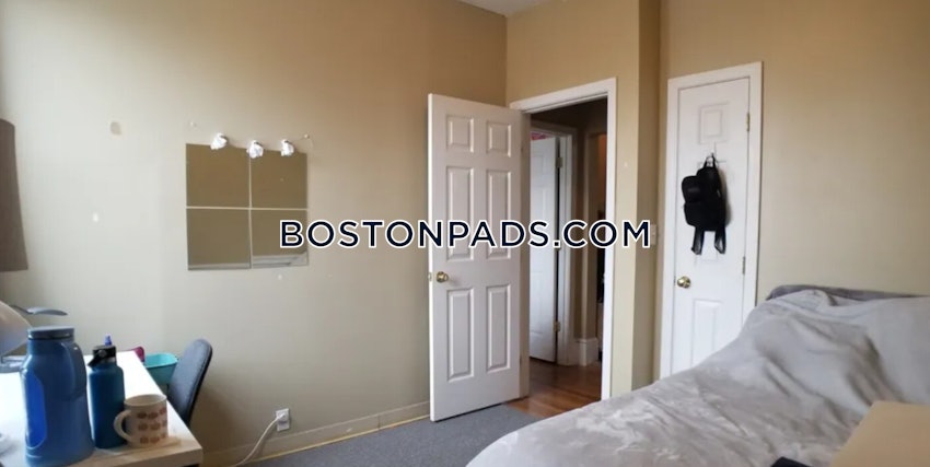 BROOKLINE- BOSTON UNIVERSITY - 4 Beds, 1 Bath - Image 6