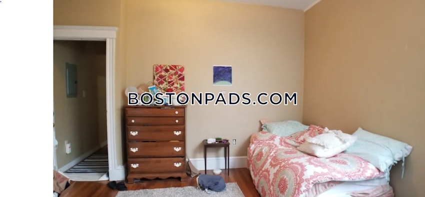 BROOKLINE- BOSTON UNIVERSITY - 4 Beds, 1 Bath - Image 2