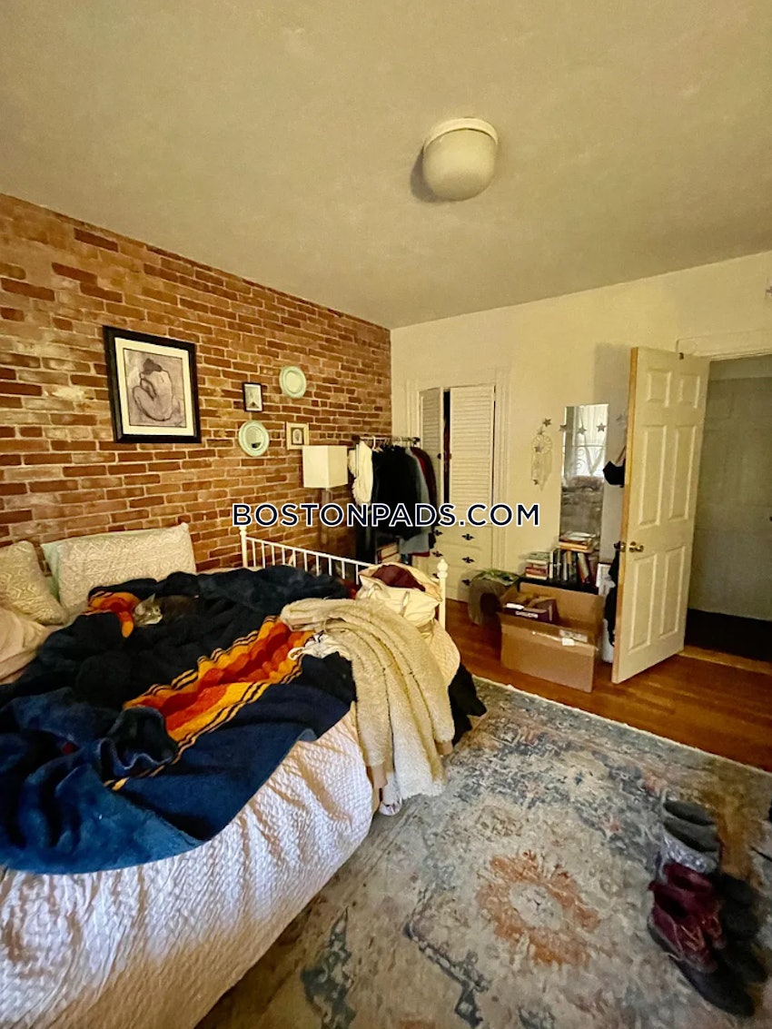 BOSTON - MISSION HILL - 4 Beds, 1.5 Baths - Image 1