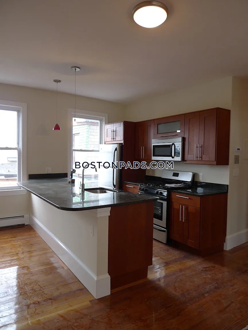 BOSTON - MISSION HILL - 3 Beds, 1 Bath - Image 1