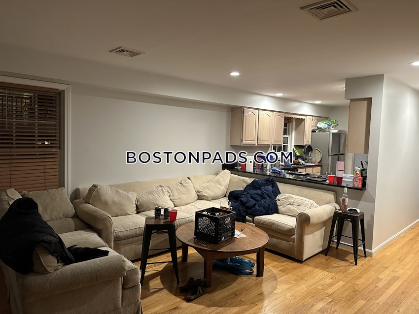 BOSTON - MISSION HILL - 4 Beds, 3 Baths - Image 17