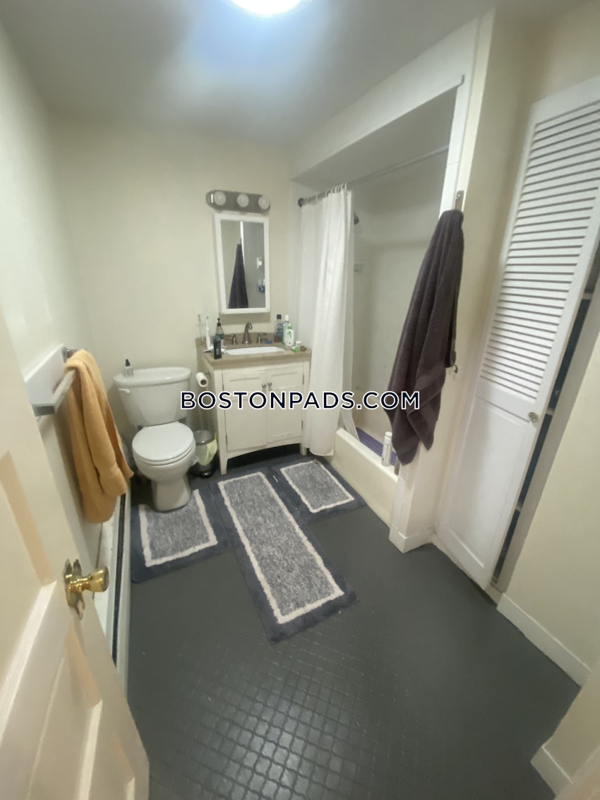 MEDFORD - TUFTS - 2 Beds, 1 Bath - Image 11