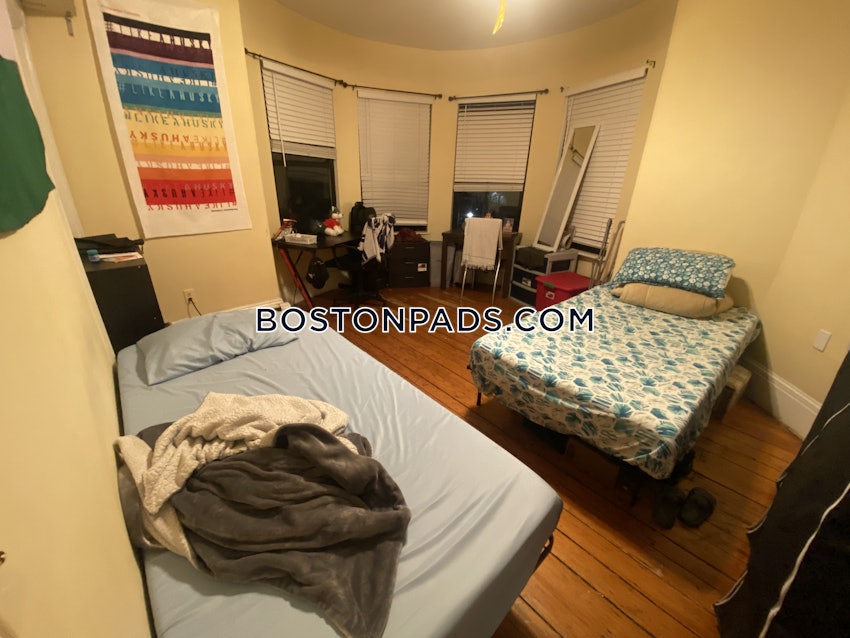 BOSTON - MISSION HILL - 3 Beds, 1 Bath - Image 10