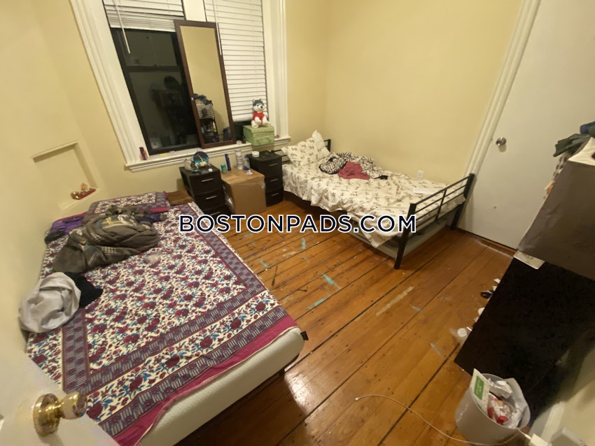 BOSTON - MISSION HILL - 3 Beds, 1 Bath - Image 14