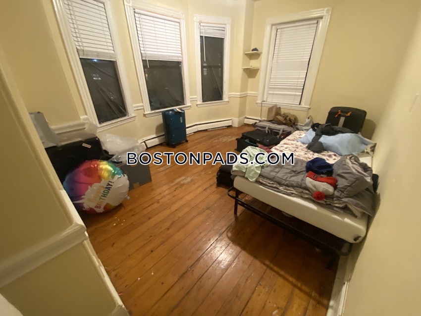 BOSTON - MISSION HILL - 3 Beds, 1 Bath - Image 1