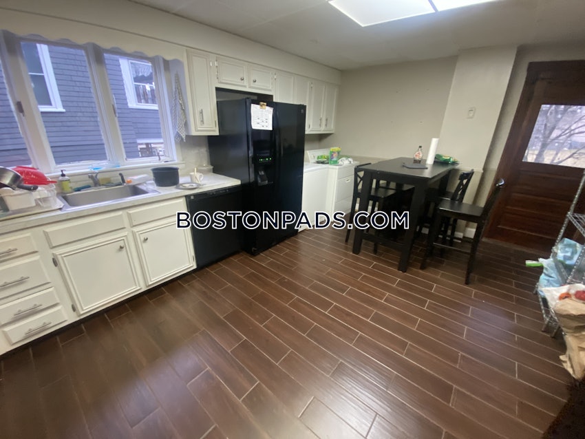 SOMERVILLE - TUFTS - 4 Beds, 1 Bath - Image 9