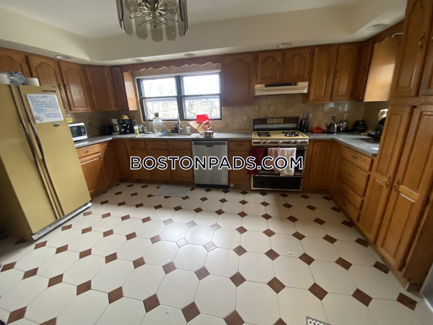 SOMERVILLE - TUFTS - 4 Beds, 2 Baths - Image 20