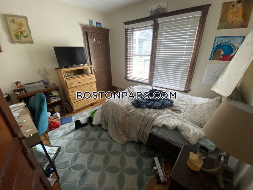 SOMERVILLE - TUFTS - 4 Beds, 2 Baths - Image 43