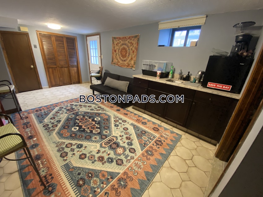 SOMERVILLE - TUFTS - 4 Beds, 2 Baths - Image 34