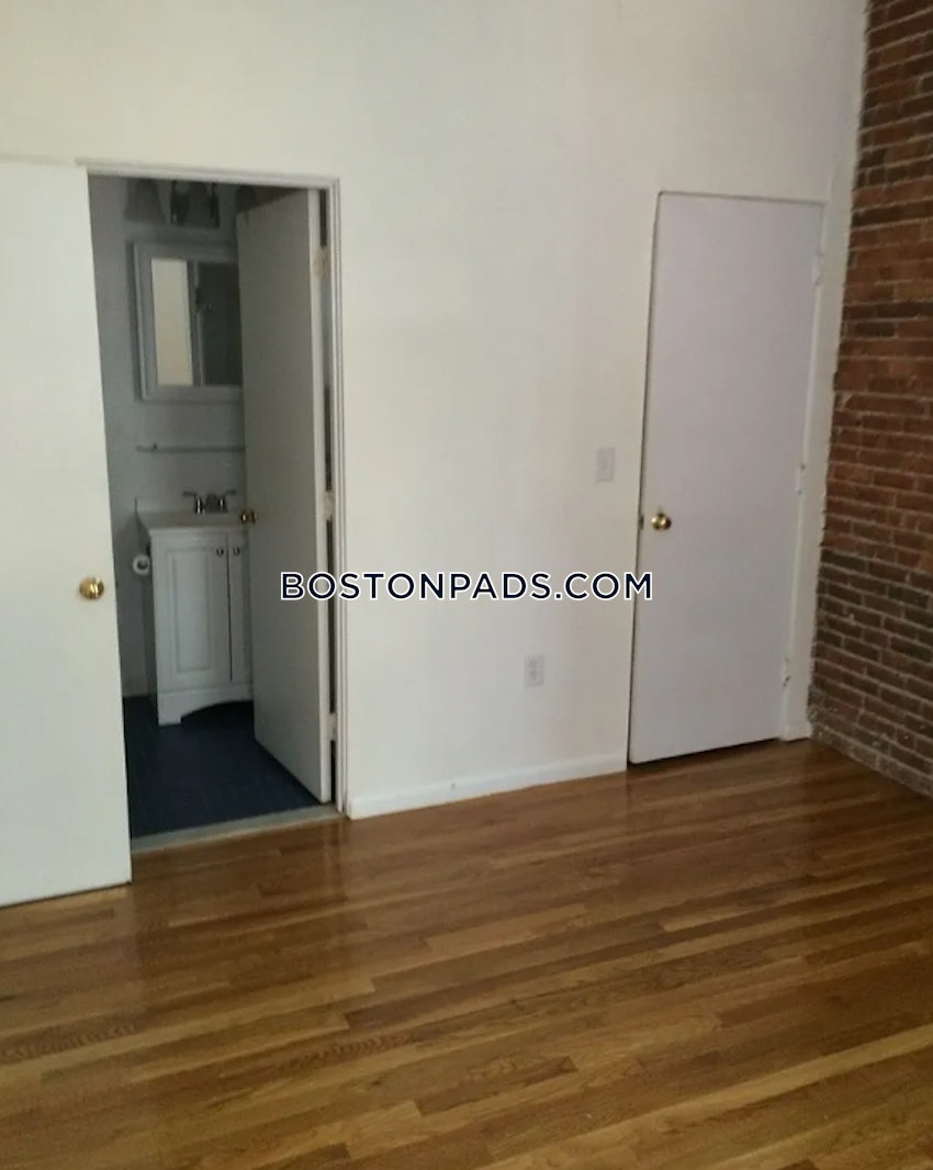 BOSTON - BAY VILLAGE - 1 Bed, 1 Bath - Image 2