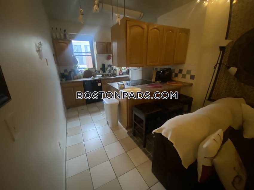 BOSTON - MISSION HILL - 3 Beds, 1 Bath - Image 6