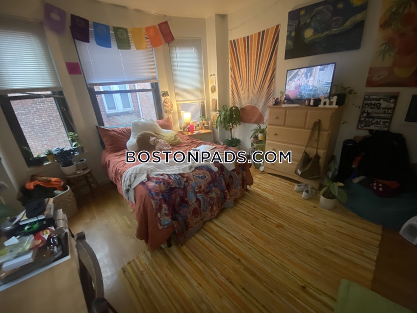 BOSTON - MISSION HILL - 3 Beds, 1 Bath - Image 9