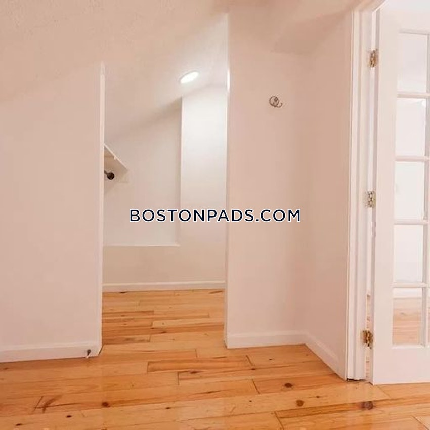 BOSTON - FORT HILL - 4 Beds, 3 Baths - Image 8