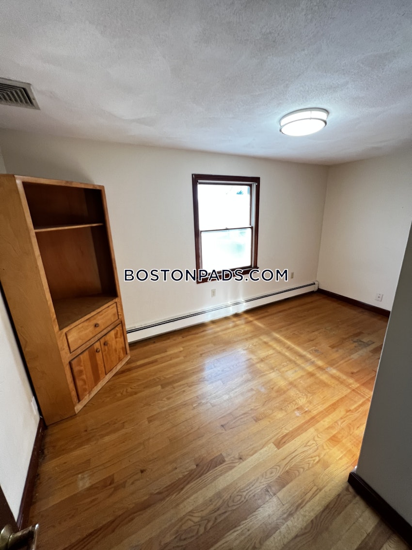 MEDFORD - MEDFORD SQUARE - 4 Beds, 3 Baths - Image 13