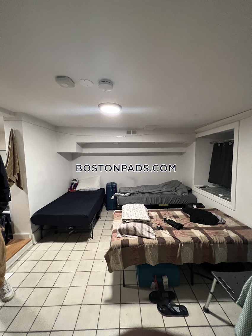 BOSTON - MISSION HILL - 3 Beds, 2 Baths - Image 15