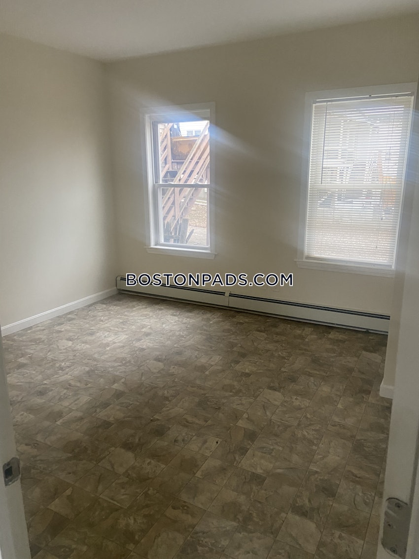 REVERE - 3 Beds, 1 Bath - Image 25