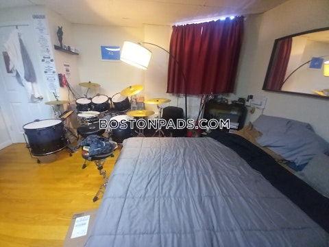 Bay State Rd. Boston photo 9