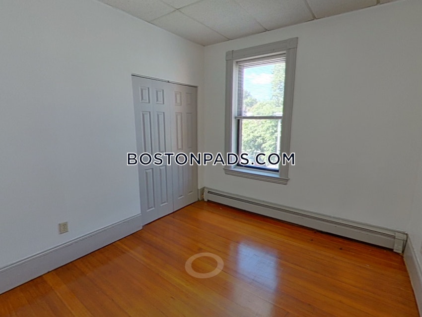 BOSTON - MISSION HILL - 3 Beds, 1 Bath - Image 4