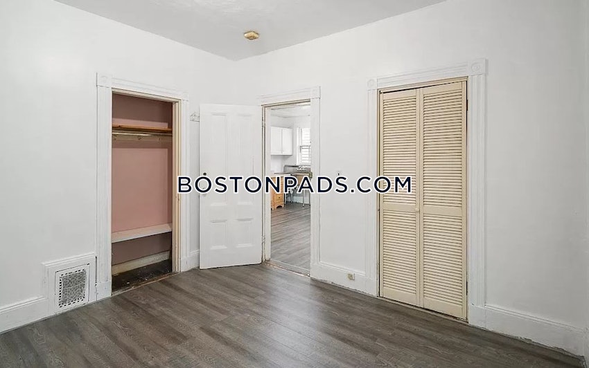 BOSTON - MISSION HILL - 5 Beds, 1 Bath - Image 4