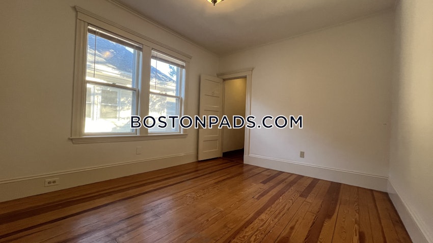 SOMERVILLE - TUFTS - 4 Beds, 1 Bath - Image 13