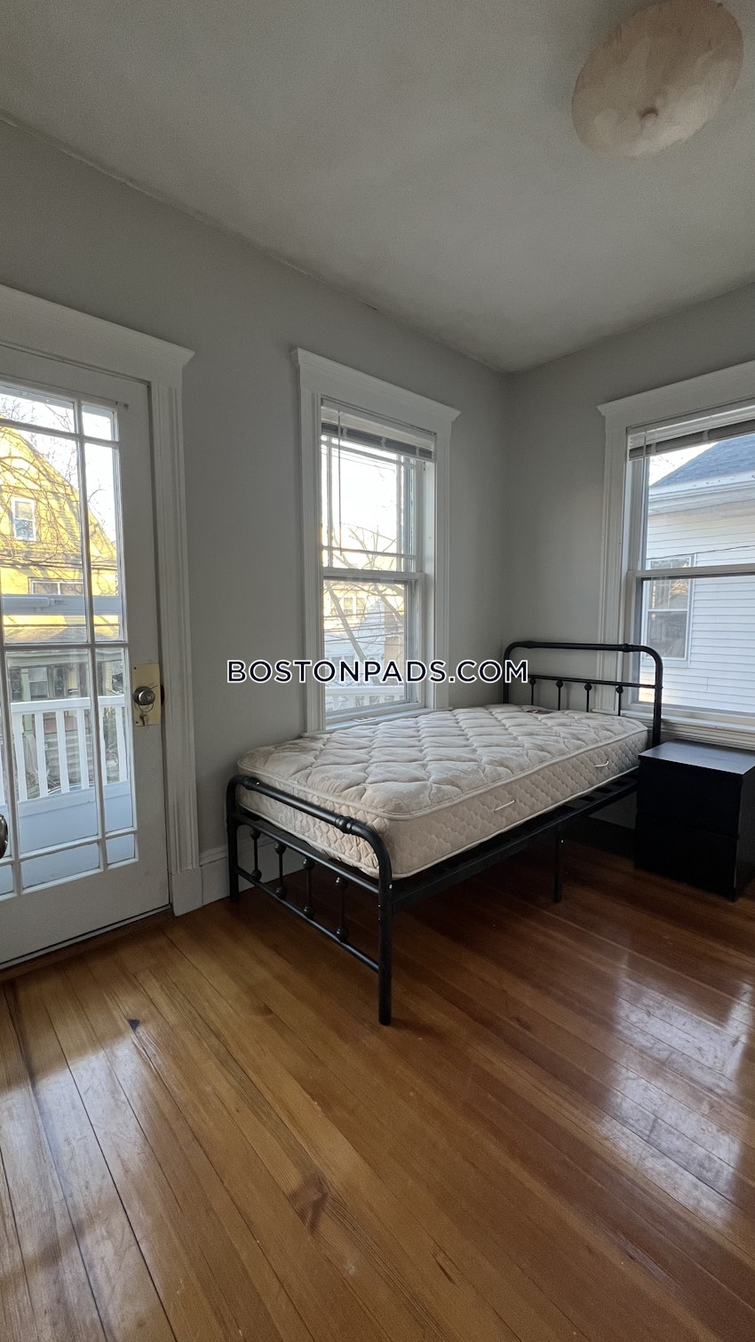 SOMERVILLE - TUFTS - 4 Beds, 1 Bath - Image 8