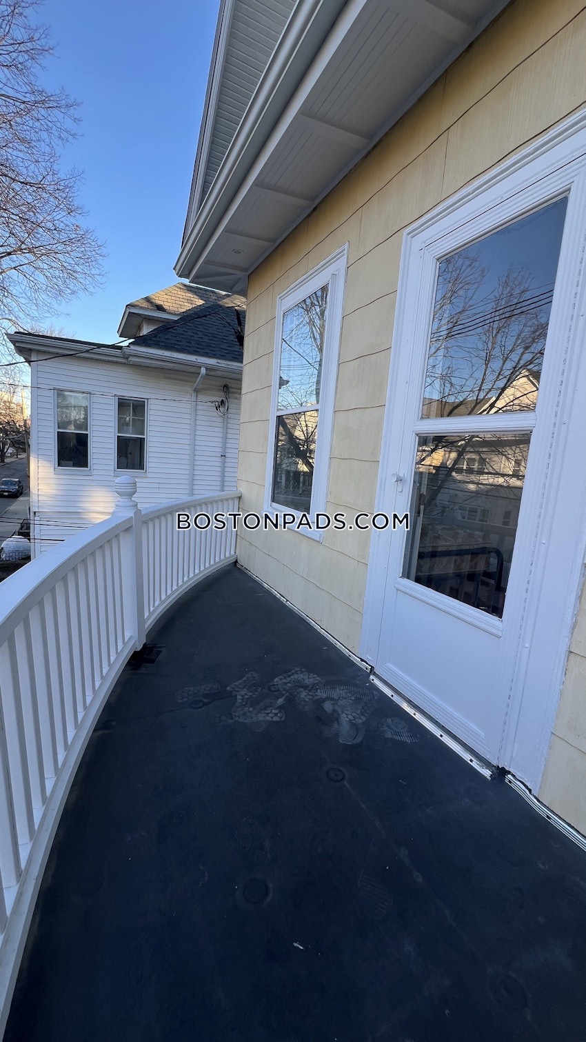 SOMERVILLE - TUFTS - 4 Beds, 1 Bath - Image 7