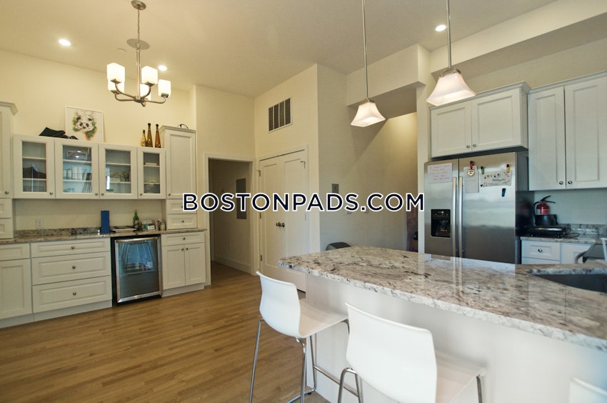 BOSTON - FENWAY/KENMORE - 3 Beds, 2 Baths - Image 5