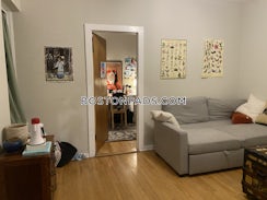 Blue Ledge Dr./>, Boston