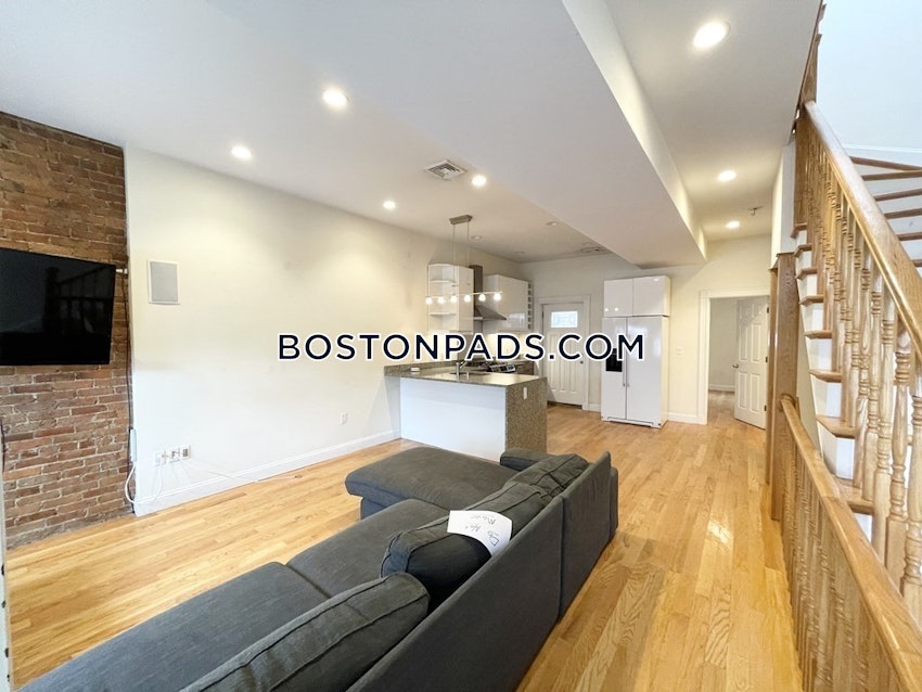 BOSTON - SOUTH BOSTON - WEST SIDE - 5 Beds, 2.5 Baths - Image 2