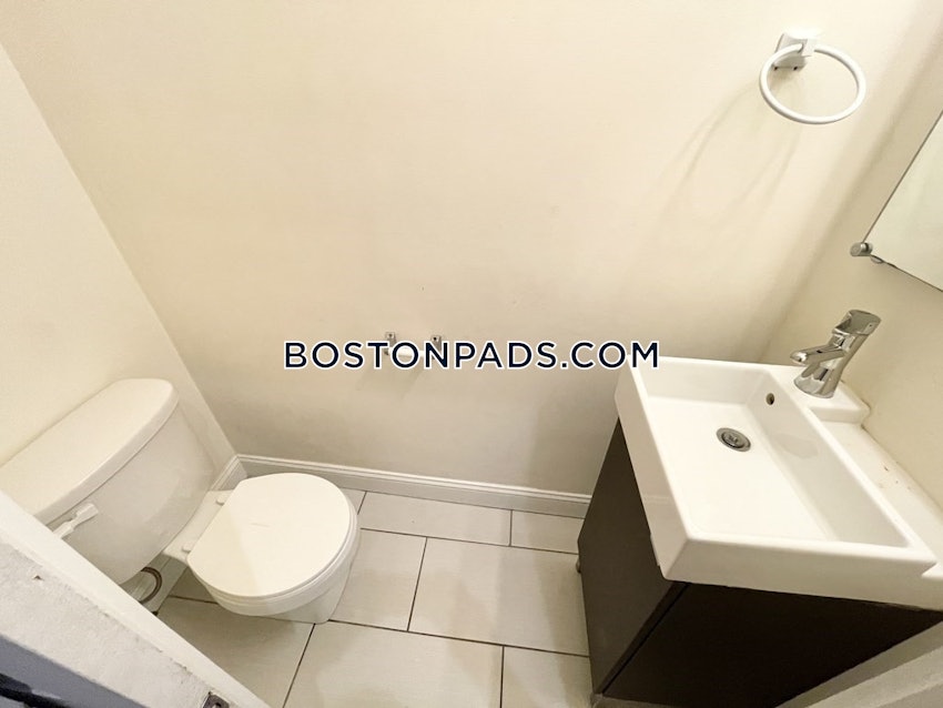 BOSTON - SOUTH BOSTON - WEST SIDE - 5 Beds, 2.5 Baths - Image 10