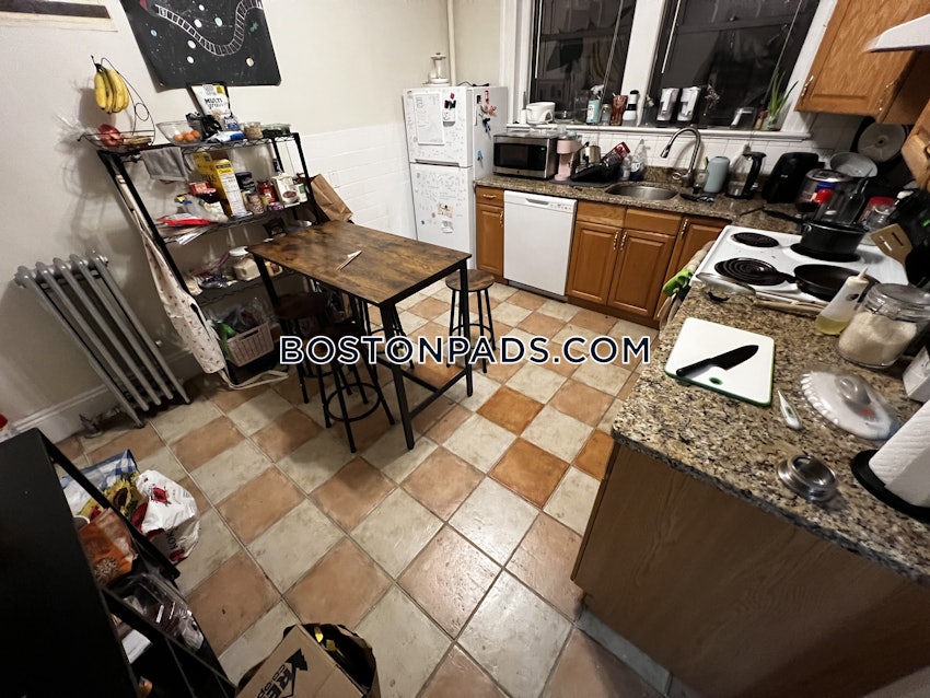 BROOKLINE- COOLIDGE CORNER - 3 Beds, 1 Bath - Image 7