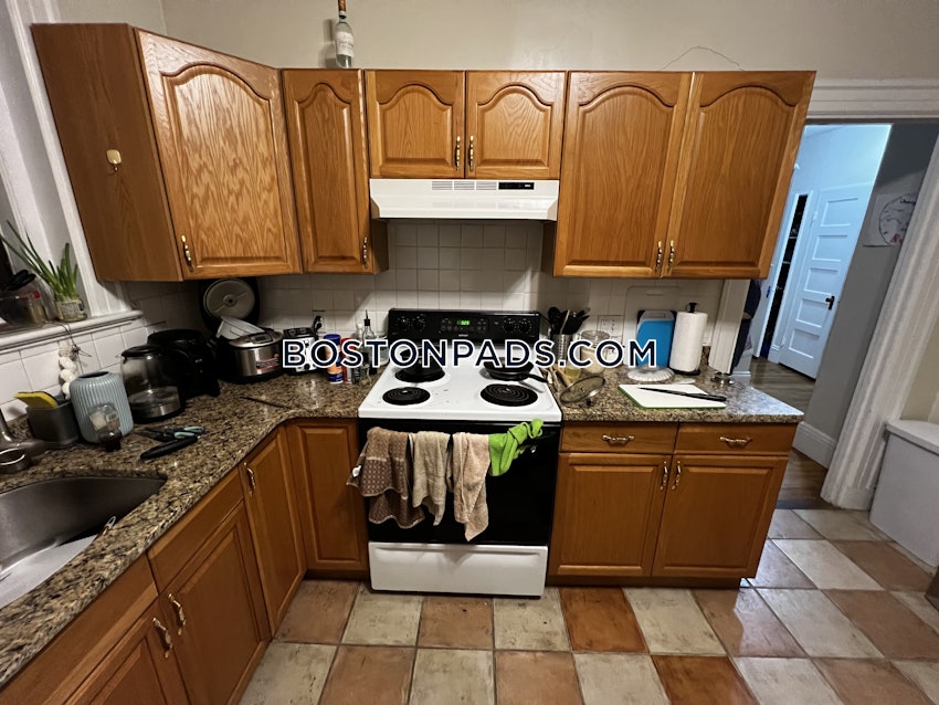 BROOKLINE- COOLIDGE CORNER - 3 Beds, 1 Bath - Image 4