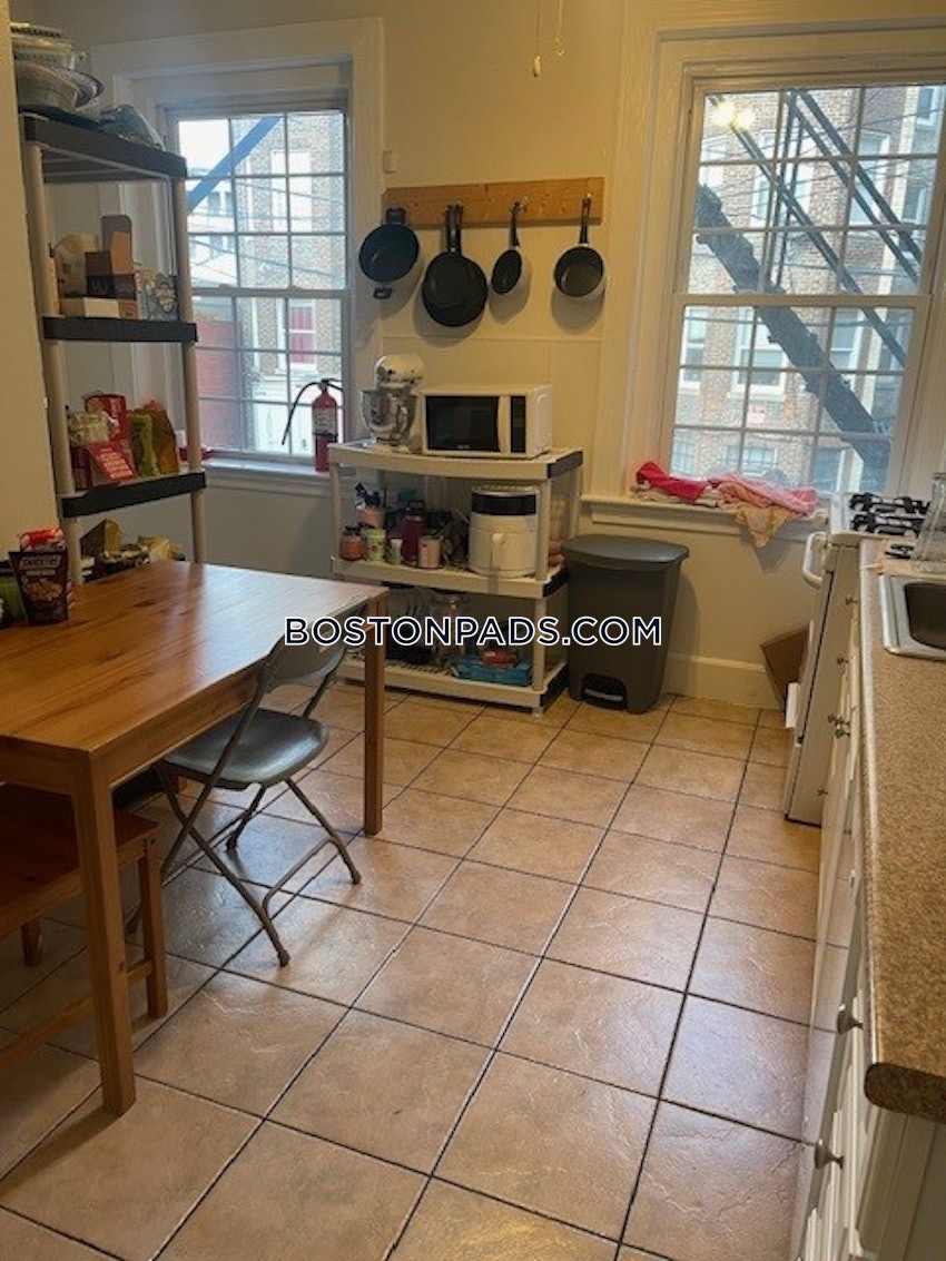 BROOKLINE- BOSTON UNIVERSITY - 3 Beds, 1 Bath - Image 10