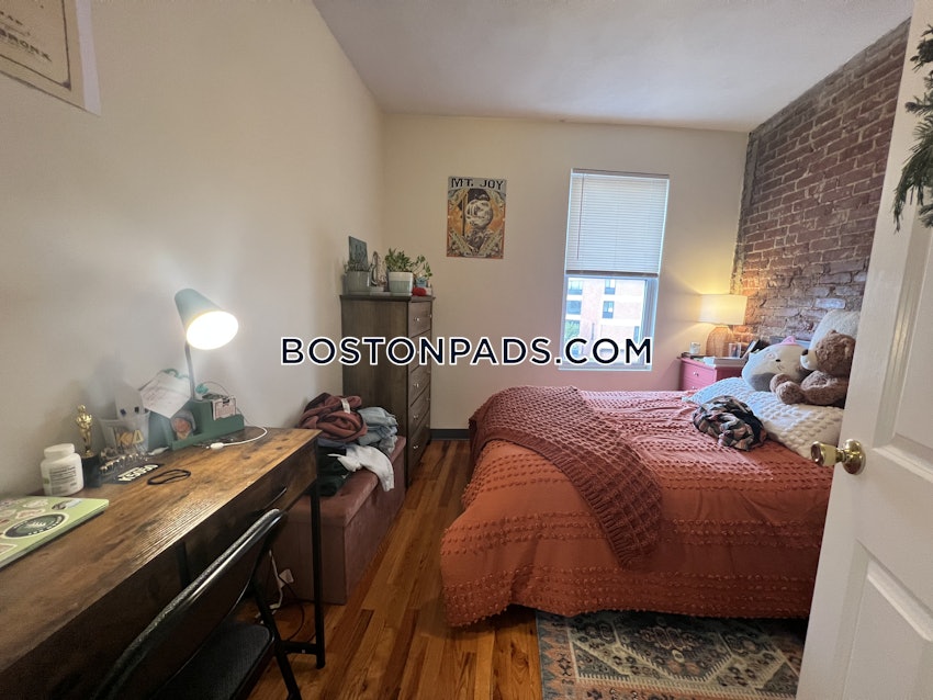 BOSTON - MISSION HILL - 3 Beds, 1 Bath - Image 14