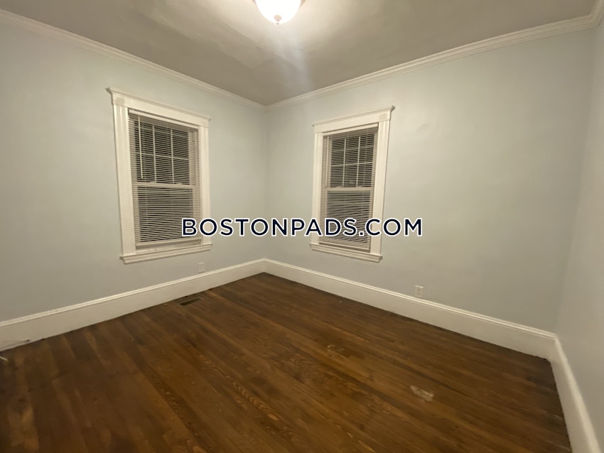 NEWTON - NEWTON CORNER - 4 Beds, 1 Bath - Image 4