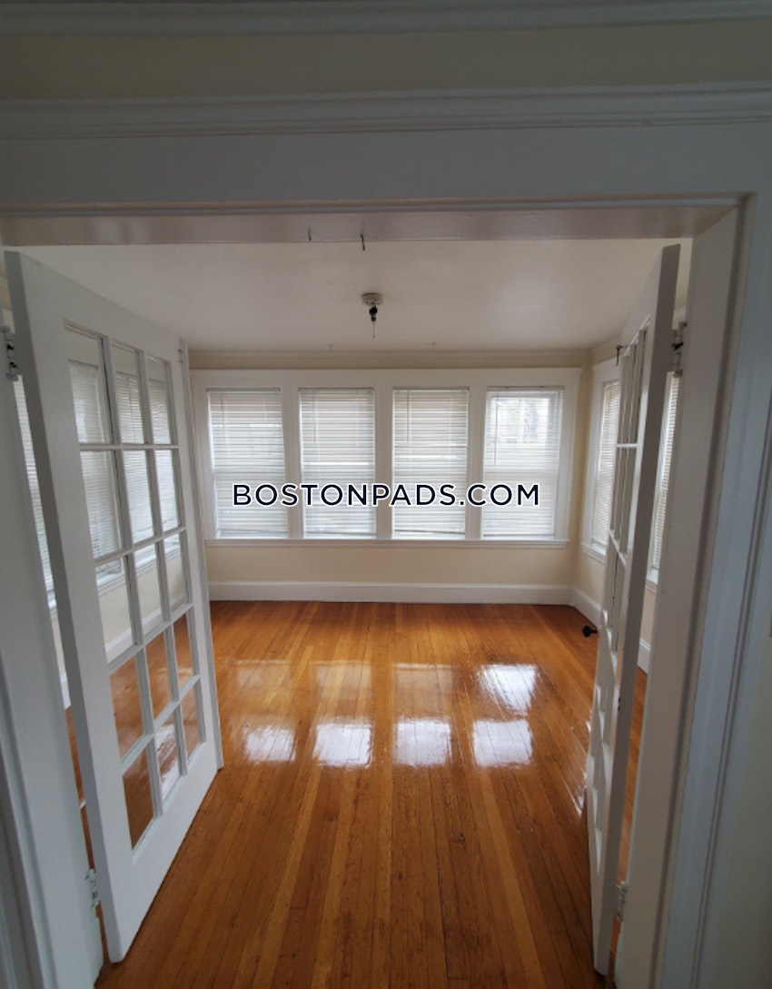 BELMONT - 2 Beds, 1 Bath - Image 11