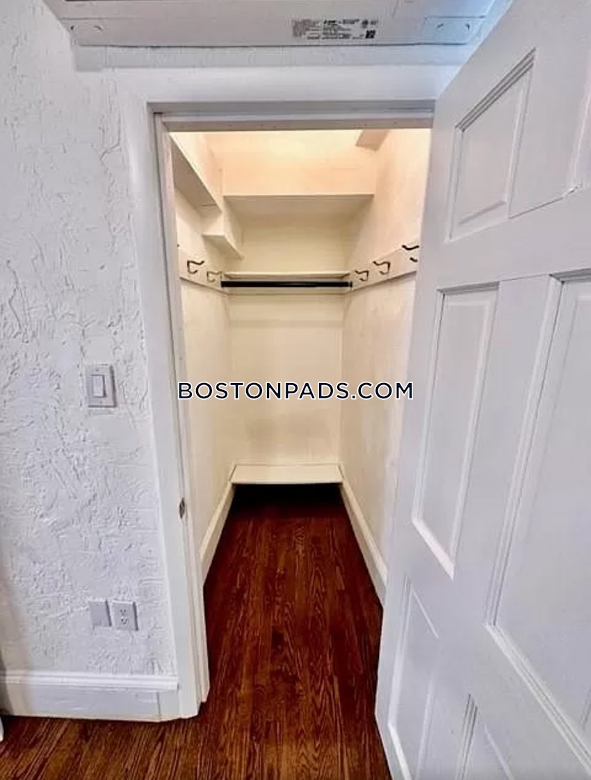 BOSTON - NORTH END - 1 Bed, 1 Bath - Image 3